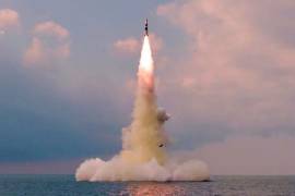 Lanza Norcorea misil desde un submarino
