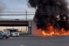 El incendio consumió tres tubos de plástico que serían utilizados en la instalación del drenaje pluvial.