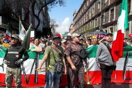 Militares, ex militares y familiares de los elementos de seguridad salen a marchar para que sus derechos humanos sean respetados.