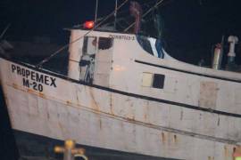 Se hunde barco con 10 mil litros de diesel en Puerto Chiapas