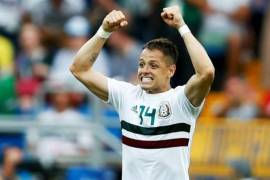 Captan al 'Chicharito' besándose con su nueva conquista y ¡es australiana!