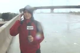 Reportera salva la vida de un hombre tras Harvey