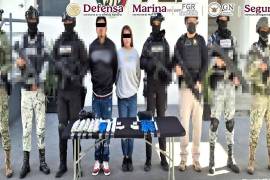 La pareja fue detenida en el centro de Galeana, Nuevo León, en posesión de drogas y un arma