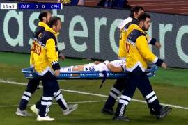 Rodrigo Huescas salió en camilla al minuto 13, dejando preocupación en Copenhague y en la Selección Mexicana.