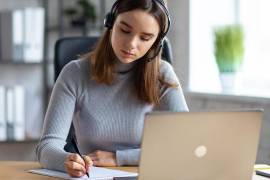 Traductores e intérpretes especializados en inglés, chino, japonés y coreano se posicionan como profesionales altamente solicitados y bien remunerados en la región.