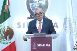 El gobernador de Sinaloa anunció que solicitará licencia temporal a su cargo para hacer frente a las acusaciones que tachó de falsas.