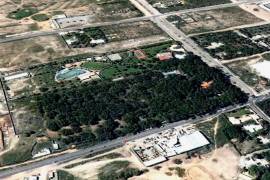 Imágenes satelitales muestran que hasta 2003 el predio contaba con abundantes áreas verdes y amenidades.