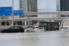 No acostumbrados a las lluvias torrenciales, las calles se inundaron, los edificios sufrieron daños y las tiendas y negocios se vieron obligados a cerrar en los estados del Golfo.