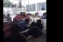 En medio de los disparos en centro de vacunación en Puebla, Adela, quien cubrió a su hija de los disparos, pensó que habría una masacre