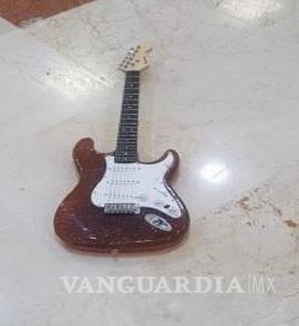 $!Decomisan guitarra eléctrica en Cancún porque estaba hecha de... ¿cocaína?