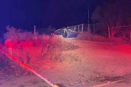 El conductor del Nissan Versa murió tras recibir impactos de bala.