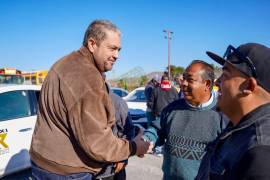 El alcalde Tomás Gutiérrez Merino supervisó la operación del Programa de Verificación Vehicular 2026 en el estacionamiento del Gimnasio Municipal.