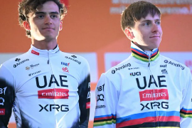 El ciclista mexicano Isaac del Toro fue pieza fundamental en la estrategia de Tadej Pogacar, quien se llevó el triunfo en la Tre Valli Varesine.