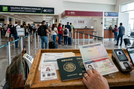 Con motivo de las vacaciones, personas aprovechan para desempolvar su pasaporte y visa para salir de viaje; pero cuando no se tiene, el trámite requiere requisitos, entre ellos la CURP Biométrica ha generado dudas.