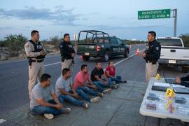 Autoridades federales aseguraron un arma calibre .45 durante un operativo en la carretera 57.