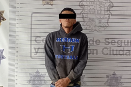 Un video difundido en redes sociales mostró el momento en que un hombre presuntamente sustrajo una alcancía del Teletón en una tienda de la colonia Las Quintas.