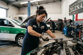 El taller abordará la revisión de niveles del motor, cambios de neumáticos y técnicas para evaluar cotizaciones en servicios automotrices.