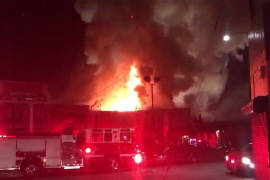 Al menos 9 muertos en voraz incendio en una discoteca de Oakland, California