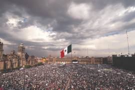 Zócalo de la Ciudad de México, donde miles de simpatizantes se reunieron para escuchar el discurso del presidente AMLO.
