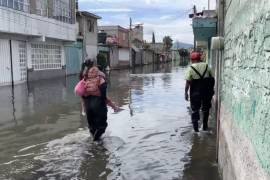 Se cumplieron más de 16 días de la anegación y a los residentes de estos dos asentamientos populares se les acabó la paciencia con las autoridades locales