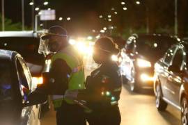 El operativo “carrusel” busca evitar que los conductores excedan los límites de velocidad, especialmente durante condiciones de lluvia o niebla.