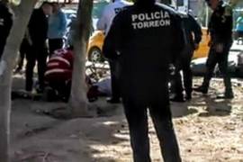 La Dirección de Seguridad Pública Municipal de Torreón auxilió a dos hermanos heridos en un ataque con arma de fuego en la colonia Francisco Villa.