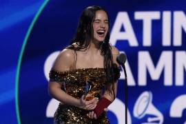 Latin Grammys: baile, homenajes y amistad sobre el escenario; Rosalía ganadora y Bad Bunny... ausente