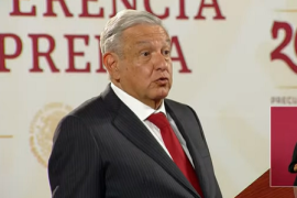 El presidente López Obrador dijo que se dialoga con el empresario Ricardo Salinas Pliego para resolver su adeudo por 2 mmdp al SAT