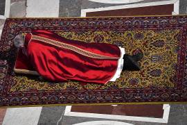 El Papa encabeza celebración del Viernes Santo en el Vaticano