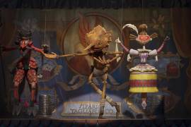 En esta imagen proporcionada por Netflix, Pinocho, con la voz de Gregory Mann, centro, en una escena de Guillermo del Toro's Pinocchio (“Pinocho de Guillermo del Toro”). (Netflix vía AP)
