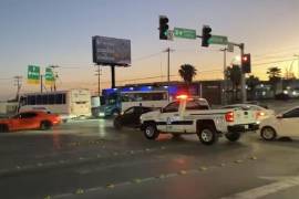 El choque ocurrió la mañana del viernes en el cruce de los bulevares Luis Echeverría Álvarez y Jesús Valdés Sánchez, al oriente de Saltillo.