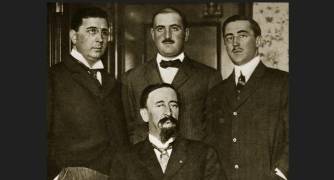 Francisco Madero Hernández y tres de sus hijos: Gustavo, Gabriel y Evaristo. Propietarios y herederos de varias compañías.