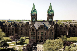 Algunos hoteles han respondido a la demanda de narrativas con historiadores internos.