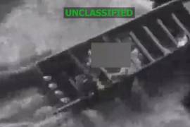 Captura de video tomada de la cuenta oficial de la red social X @Southcom del Comando Sur de Estados Unidos que muestra el ataque a una lancha este lunes en aguas internacionales. Las Fuerzas Armadas estadounidenses anunciaron este martes que han destruido otras tres lanchas que vinculó con el narcotráfico en el Pacífico y el Caribe, en un operativo que en total ha dejado once muertos.