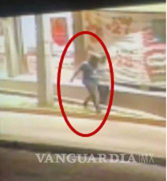 $!Se cubría el rostro con bolsas de plástico para asaltar tiendas de conveniencia, en Monterrey