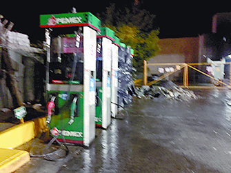 $!Ciudadanía en peligro, por descuido en gasolinería de Saltillo