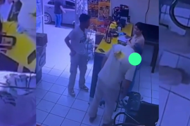 El joven aprovechó un descuido de la encargada para llevarse su teléfono celular en el expendio “La Patrona”.