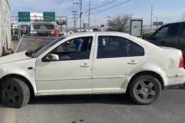 La circulación en el periférico Luis Echeverría Álvarez se vio parcialmente afectada durante varios minutos, generando tráfico en uno de los tramos más transitados de la ciudad.