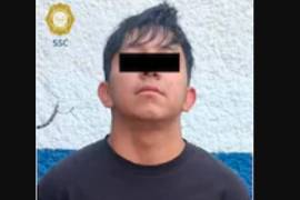 Al momento de revisarlo los oficiales encontraron decenas de bolsitas con mariguana, cocaína y cristal | Foto: Especial