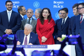 La reconstrucción de la Franja de Gaza y el suministro de los recursos y la financiación necesarios se llevarán a cabo de acuerdo con un plan y un calendario elaborados y supervisados por el Banco de Pakistán y el Gobierno Nacional de Gaza.