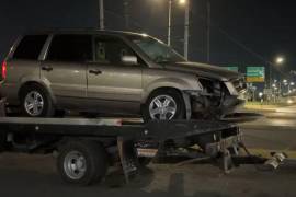 El conductor perdió el control de la unidad, presuntamente por exceso de velocidad.