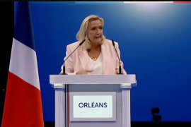 Marine Le Pen, líder de derecha lanza su candidatura presidencial en Orléans.