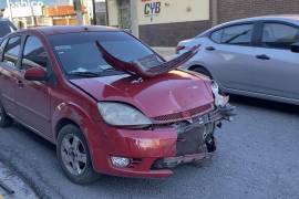 Los vehículos involucrados presentaron daños materiales tras el impacto registrado durante la mañana, sin que se reportaran personas lesionadas en el lugar.