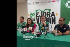 Héctor Hugo Dávila Prado (al micrófono), asumió la dirección regional con el objetivo de fortalecer la atención ciudadana y la coordinación interinstitucional en La Laguna.