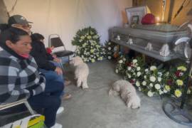 Familiares y compañeros despidieron a Ramiro Gaona Castillo con su uniforme, símbolo de toda una vida de servicio.