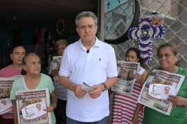 Pío López Obrador en su recorrido en colonias en Tuxtla, Chiapas.