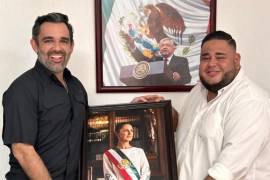 El diputado federal Antonio Castro (der.), defendió al delegado de Bienestar, argumentando que viajar en avión privado es válido si se hace con recursos propios.