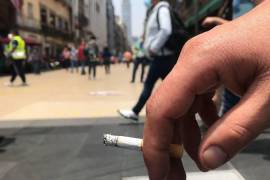 De acuerdo con la modificación del reglamento, está prohibido fumar, además de los espacios libres de humo de tabaco, en parques, playas, mercados y plazas comerciales