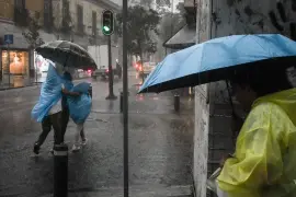 Monzón mexicano sobre noroeste del país, así como canales de baja presión en el interior, circulación ciclónica y vaguada en niveles medios y altos de atmósfera, además de inestabilidad atmosférica, generarán lluvia.