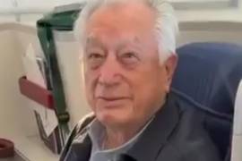 Manuel Bartlett fue visto en un vuelo a Madrid, dentro de la cabina de primera clase.